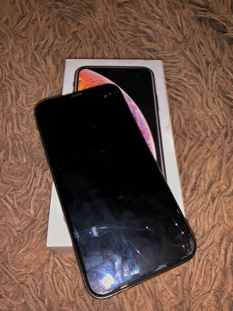 Продам IPhone XS