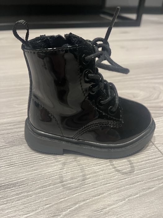 Черевички лаковані для дівчинки