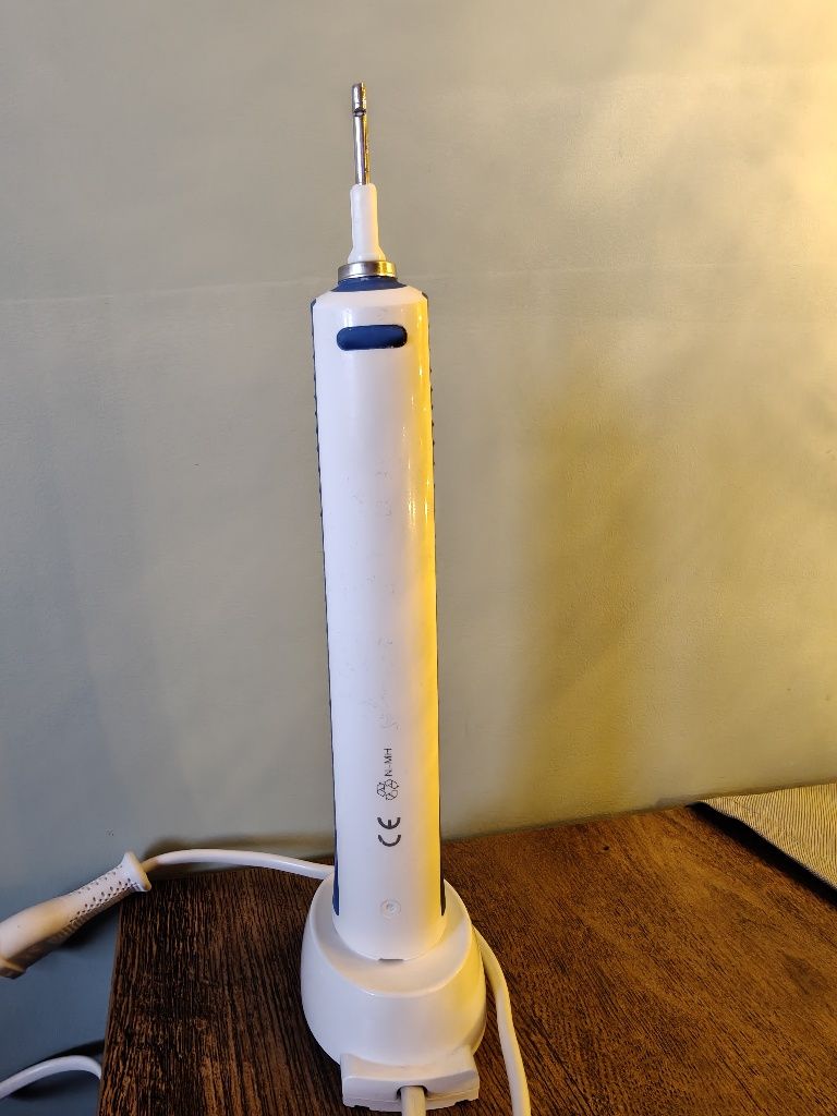 Braun oral b pro 600 szczoteczka + końcówki