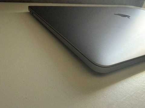 MacBook Pro 15" – IMMACULATE! | i7 / 16 GB / 512 GB SSD / Radeon 560X64551178440707124