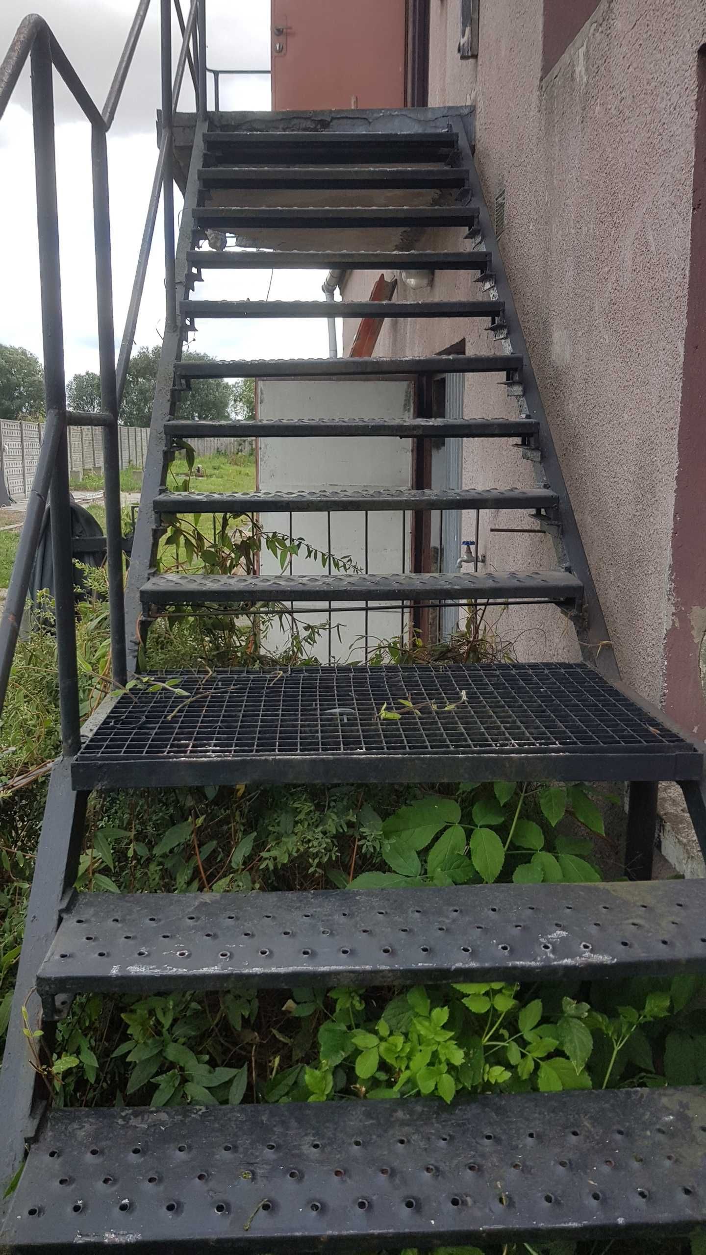 Schody metalowe stalowe solidne z poręczą