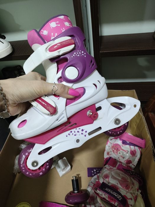 Ролики 26-29 розмір. В наборі є захист та стопи.