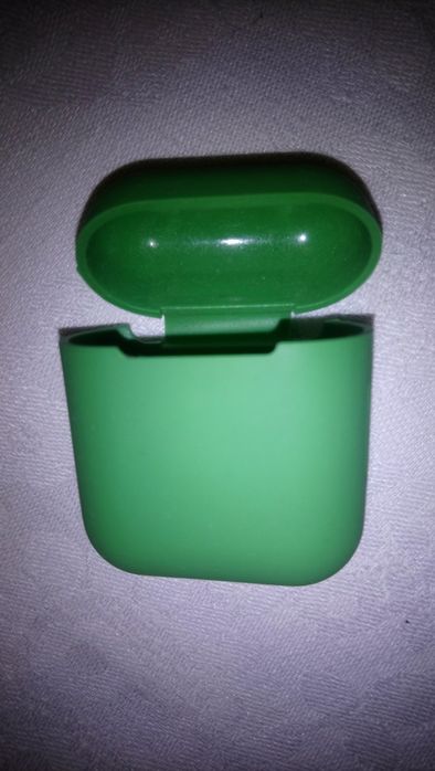 Чехол для беспроводных наушников Apple