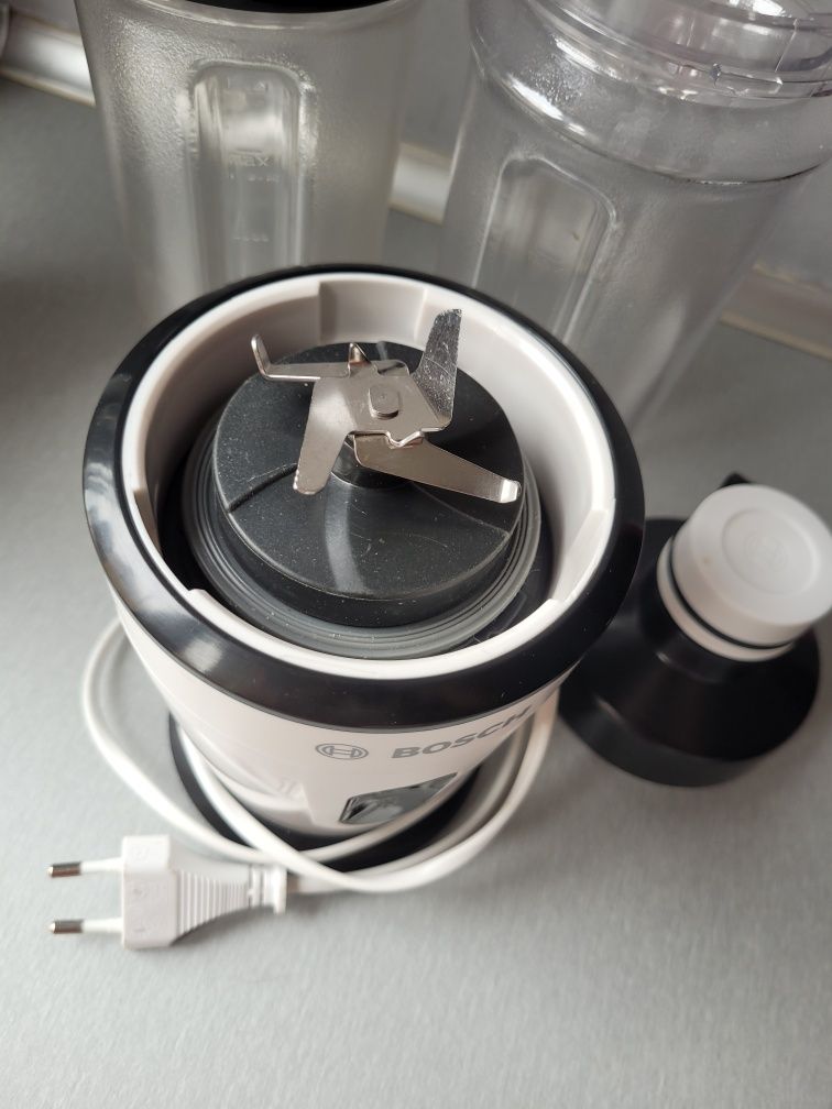 Bosch VitaStyle Mixx2Go MMBM401W Blender