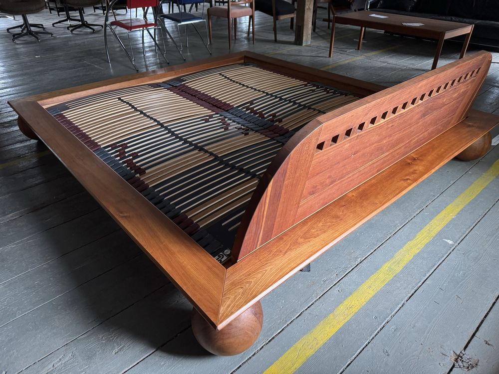 Unikatowe postmodernistyczne tekowe łóżko king size ,modern,design