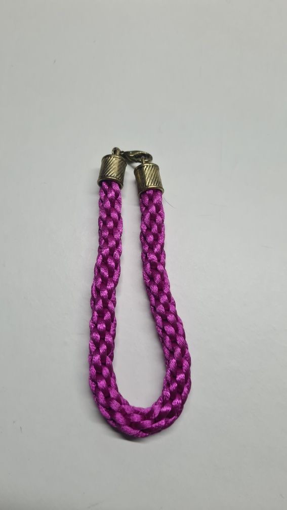 Pulseiras kumihimo em fio de seda