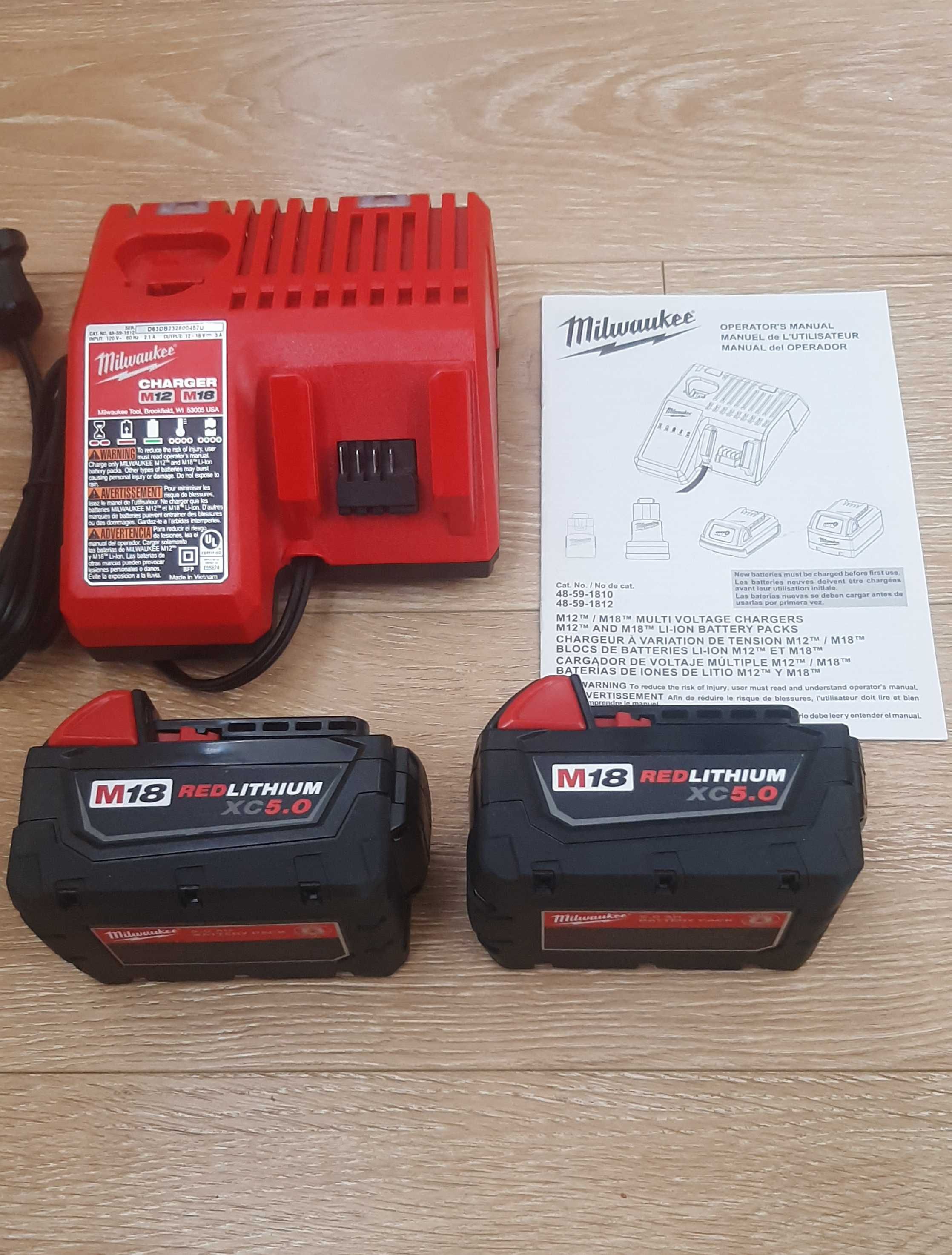 Milwaukee M18 стартовий набір новий зарядне +2 акумулятора