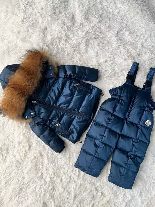 В наявності дитячий зимовий комбінезон moncler розмір 92/95