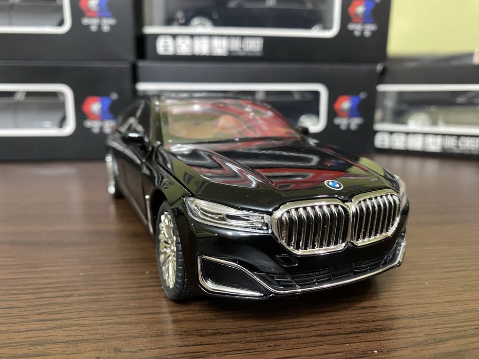 Модель авто BMW 760 LI 1:24
