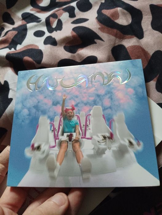 Young Leosia hulanki preorder deluxe