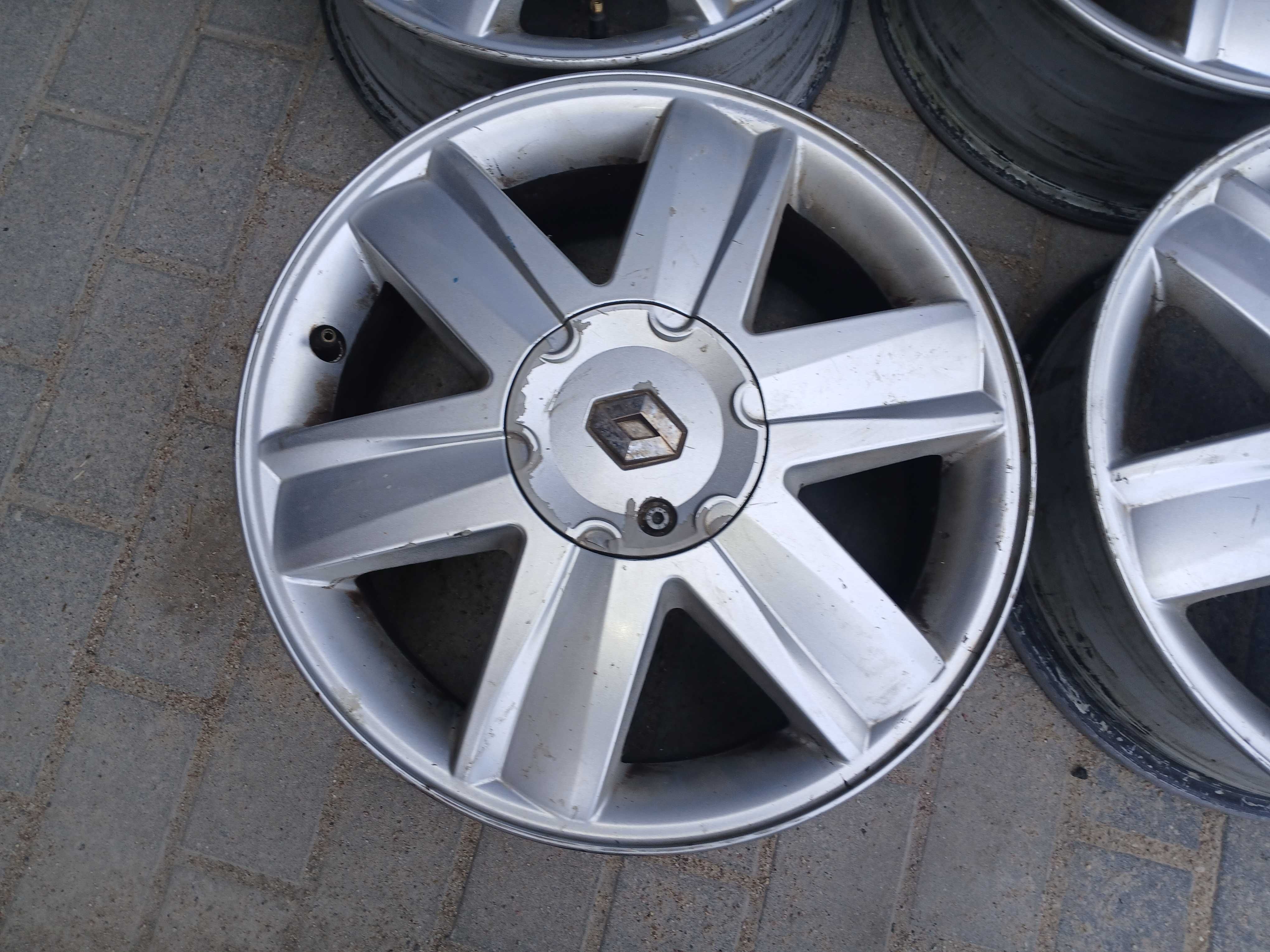 4x felgi R16 4x100 Renault Scenic Clio Dacia Sandero Jogger Logan