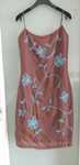 Vestido de alças com missangas