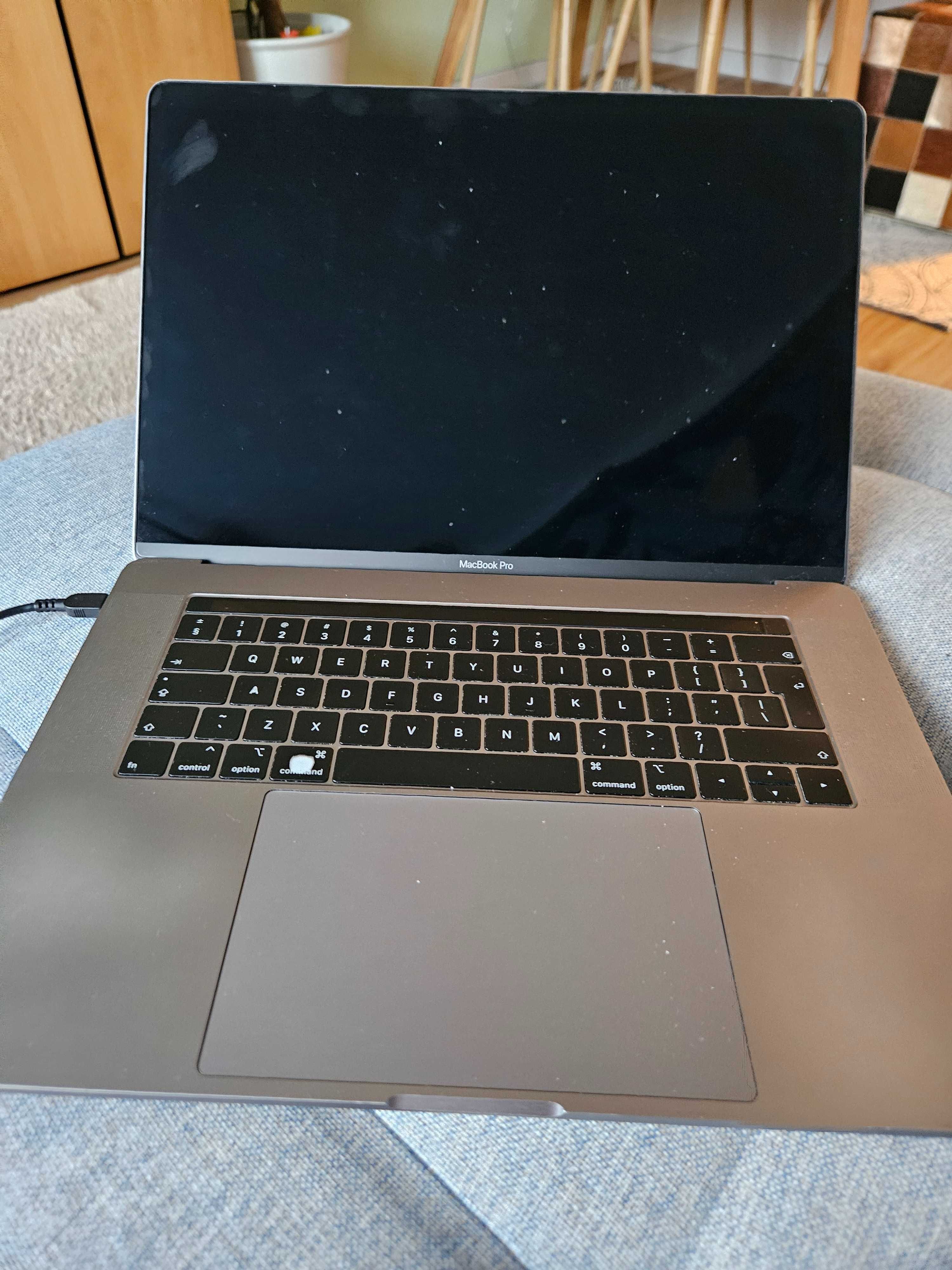 MacBook Pro 2018 QWERTY A1990 15" 16GB Intel i7 1000GB SSD