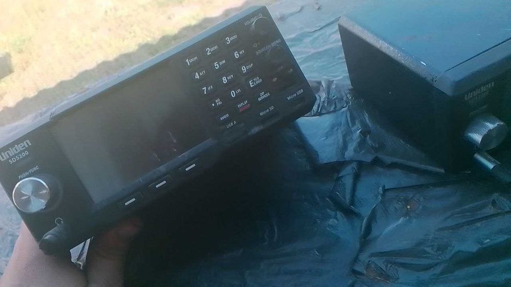 Uniden 200  та Uniden 200E