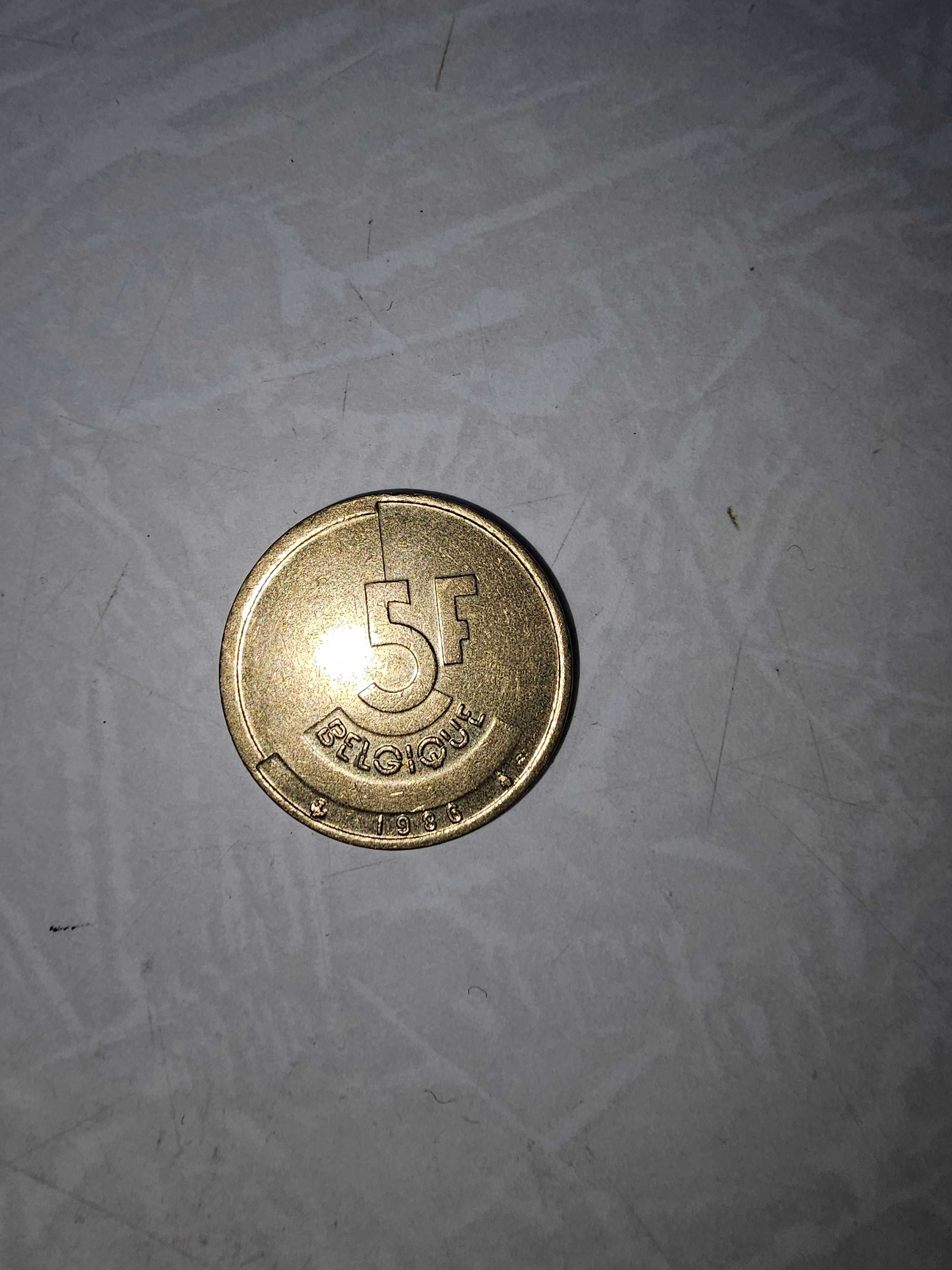 Банкноти і монети з різних країн
