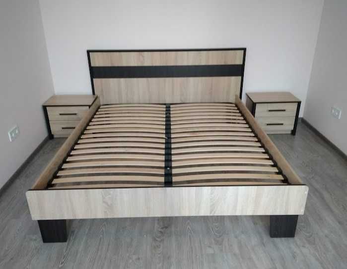 Ліжко двоспальне фабричне з незалежними ламелями в металевому каркасі