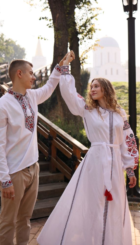 Парні вишиванки з сукнею