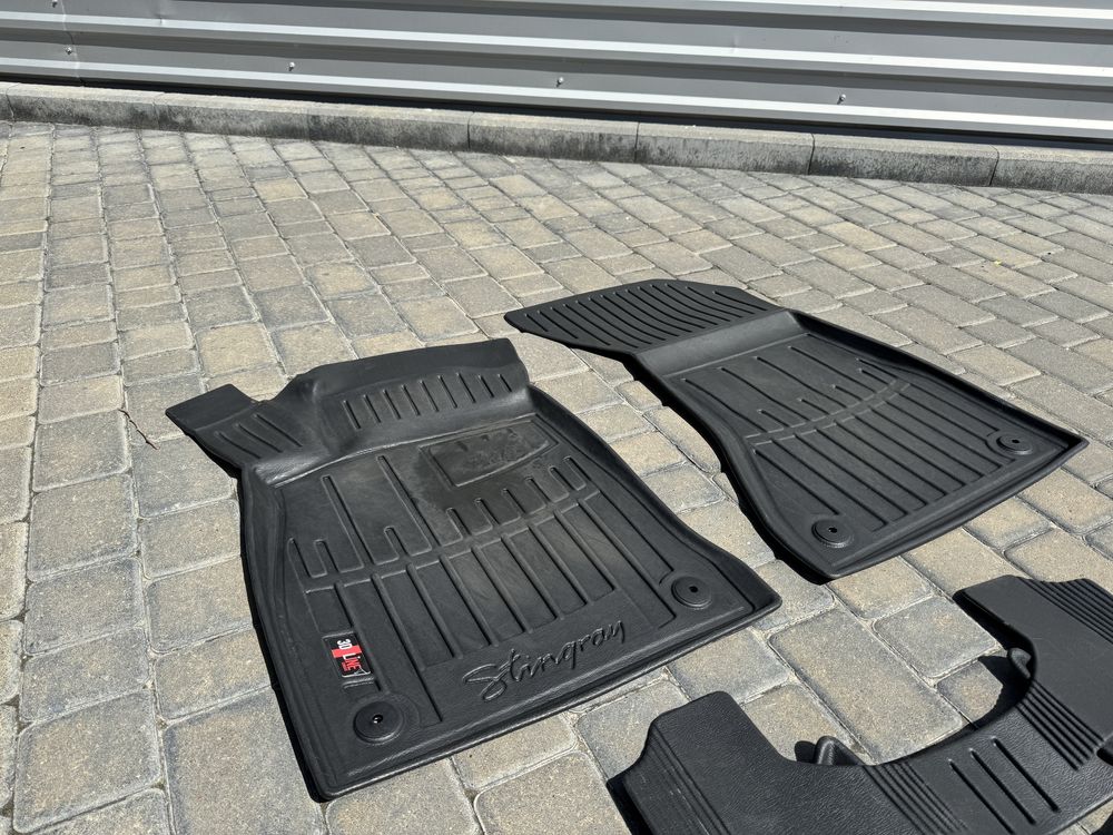 Комплект килимків в салон на Audi A4 B9