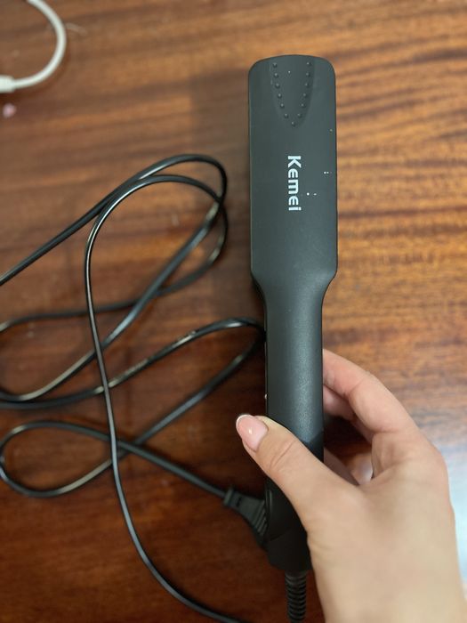 Випрямляч для волосся Kemei