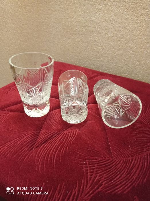 Продаю набір кришталевих чарочек та фужерів.