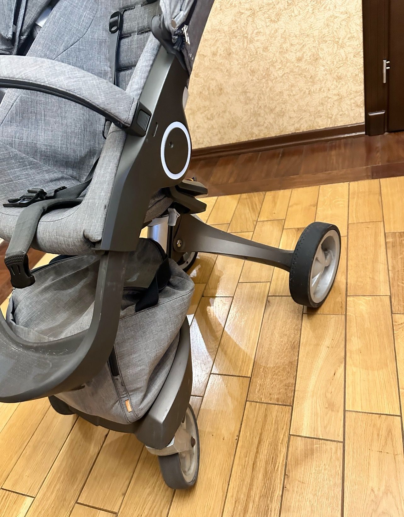 Stokke xplory. Люлька та прогулянковий блок.