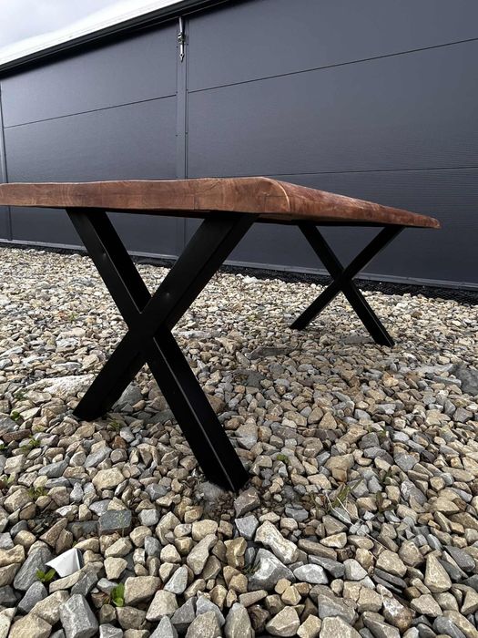 Stół drewniany w stylu loftowym