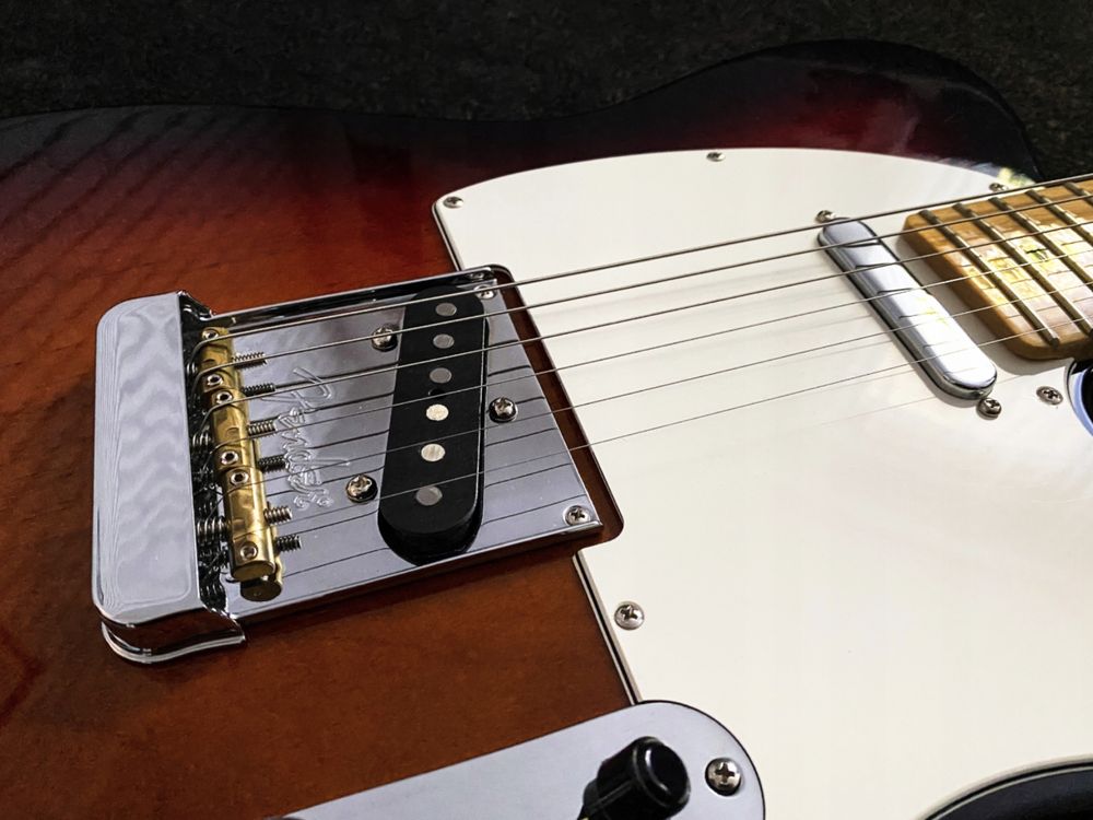 Fender Telecaster American Professional 3-Color Sunburst.