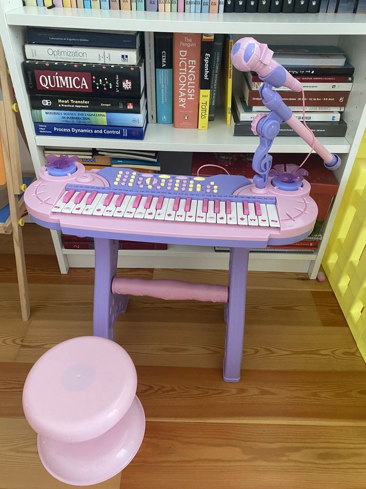 Piano menina rosa