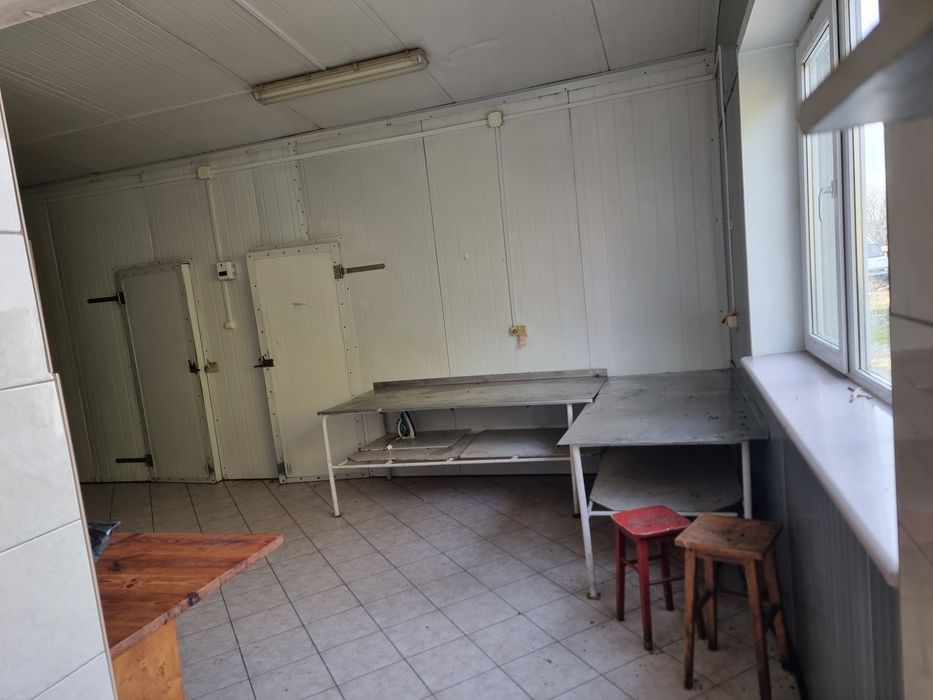 Lokal na ok. 250 osób, kuchnia i chłodnia. Pod magazyn, piekarnie..