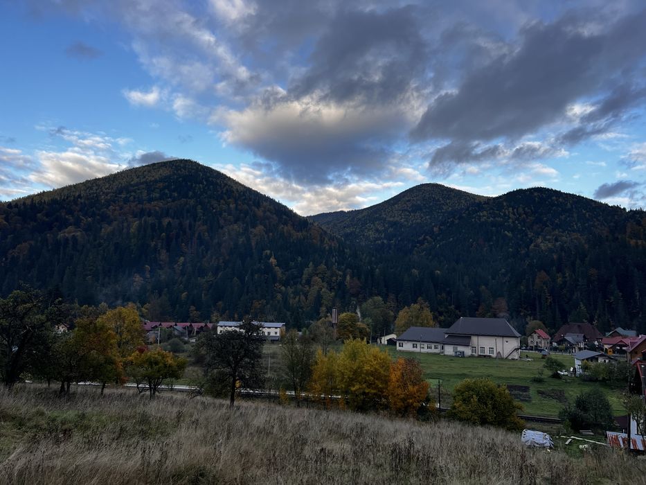 Продається 51 сотих за 168 000$ село Татарів! Є будинок зі світлом!