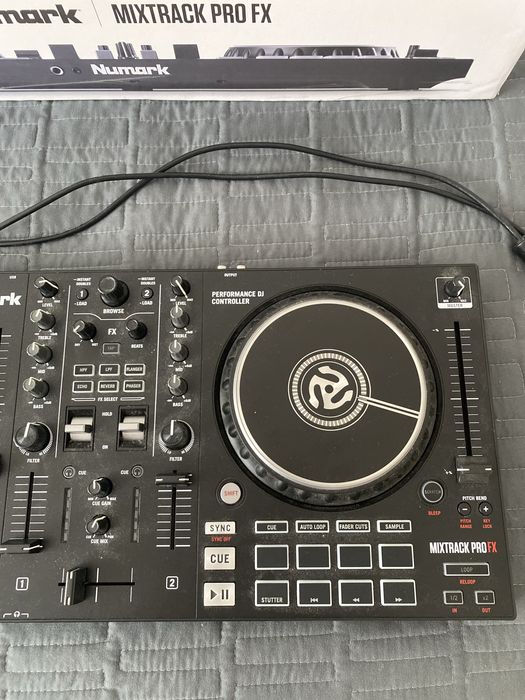 Numark Mixtrack Pro FX