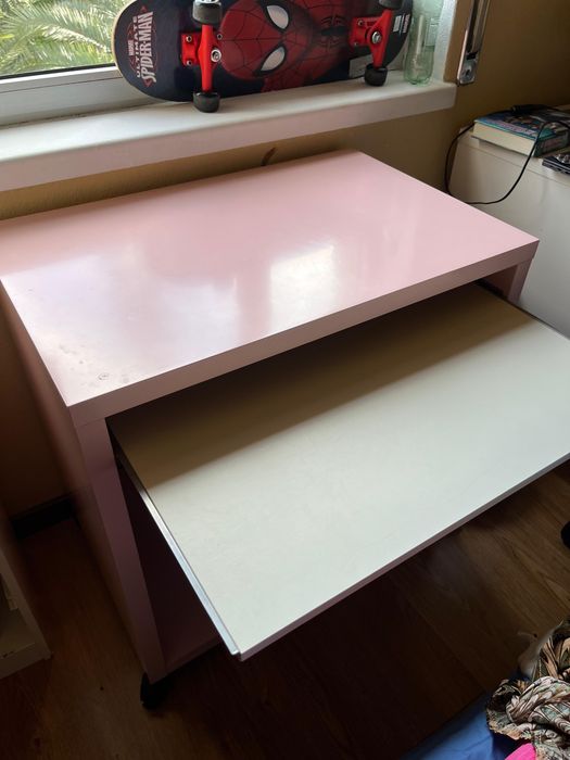 Secretaria ikea rosa em otimo estado