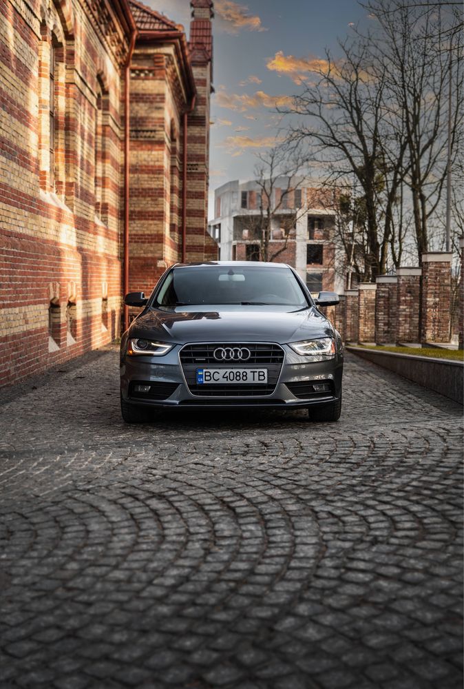 Audi A4 B8 2012р Рест!