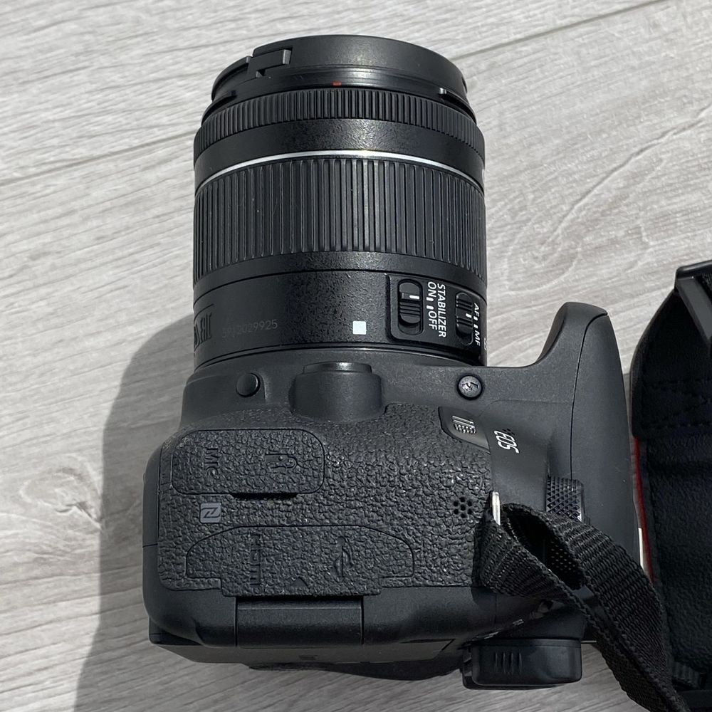Фотоапарат Canon 77d, kit 18-55mm, сумка + спалах в комплекті
