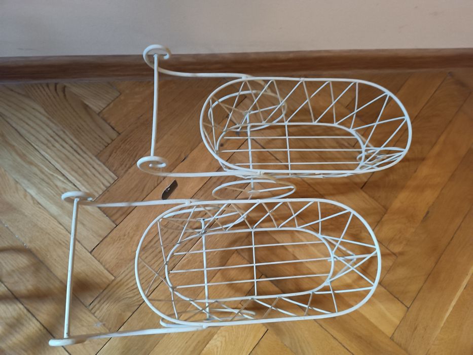 Donice/ strelaż metalowy na kawiaty doniczkowe