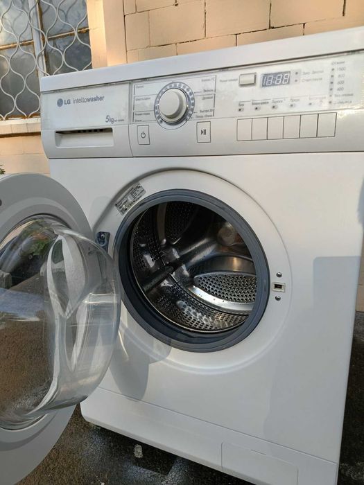 Продаеться якісна пральна машина LG.