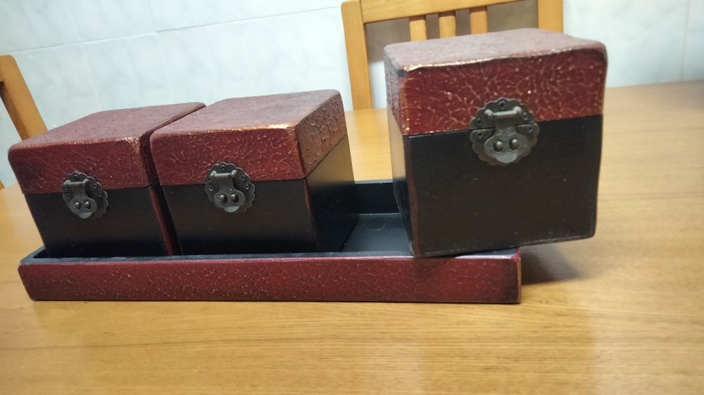 Caixas decorativas em madeira