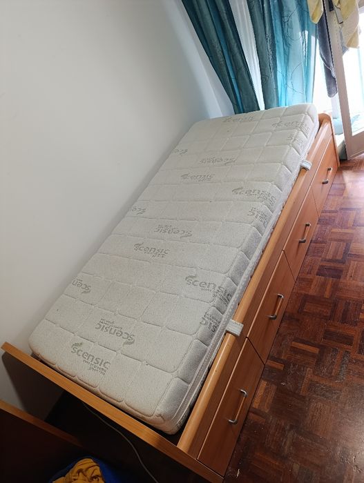 Cama solteiro c/arrumação