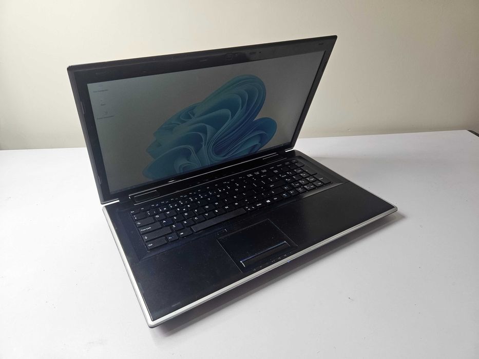 Laptop GAMINGOWY MSI 17' 4K i7 8x3.30/16GB RAM/KARTA GRAFICZNA 4GB/ssd