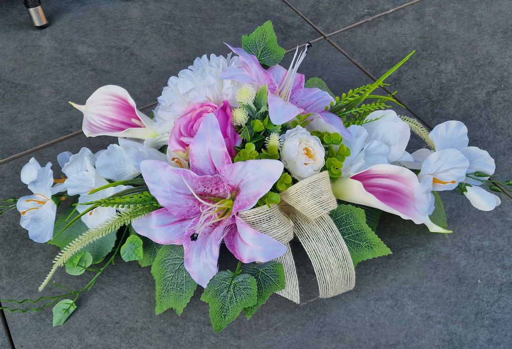 Kompozycja kwiatowa na grób cmentarz stroik ikebana Z162