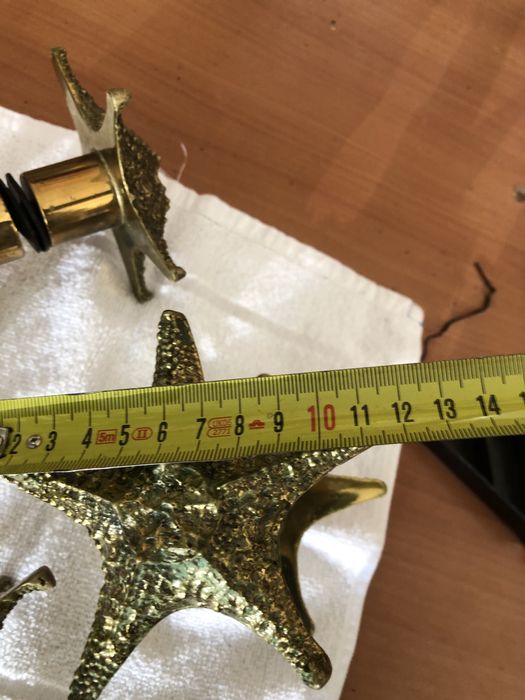 Puxadores para portas.