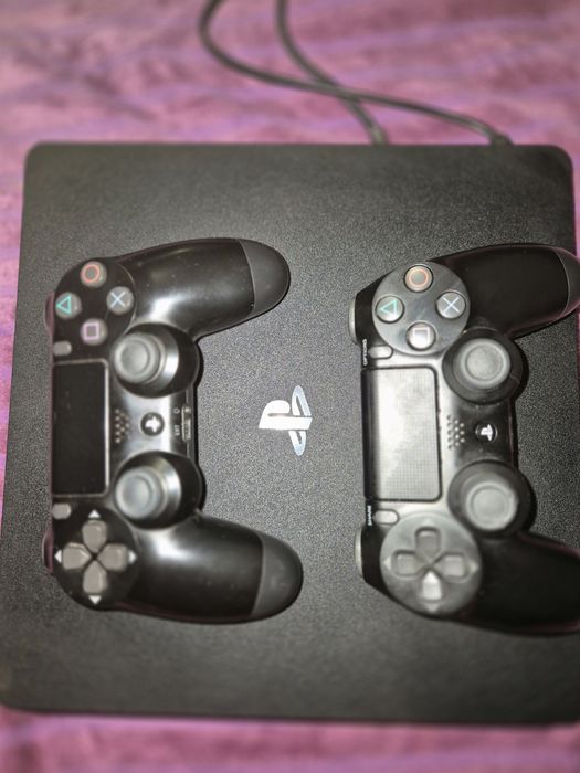 Продам PS 4, на 1 Тбайт