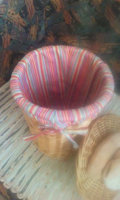 Cesto em verga pequeno, novo +coelhinho para pôr vaso