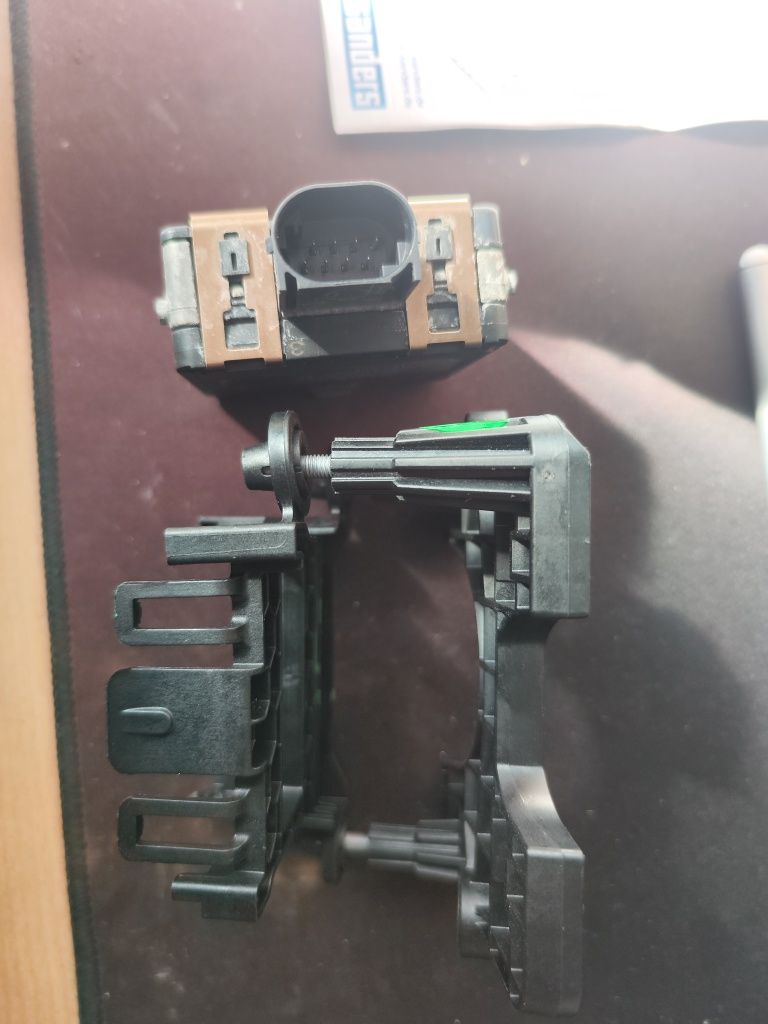 Radar, Czujnik sensor aktywnego tempomatu 3q0- 907  561e vw