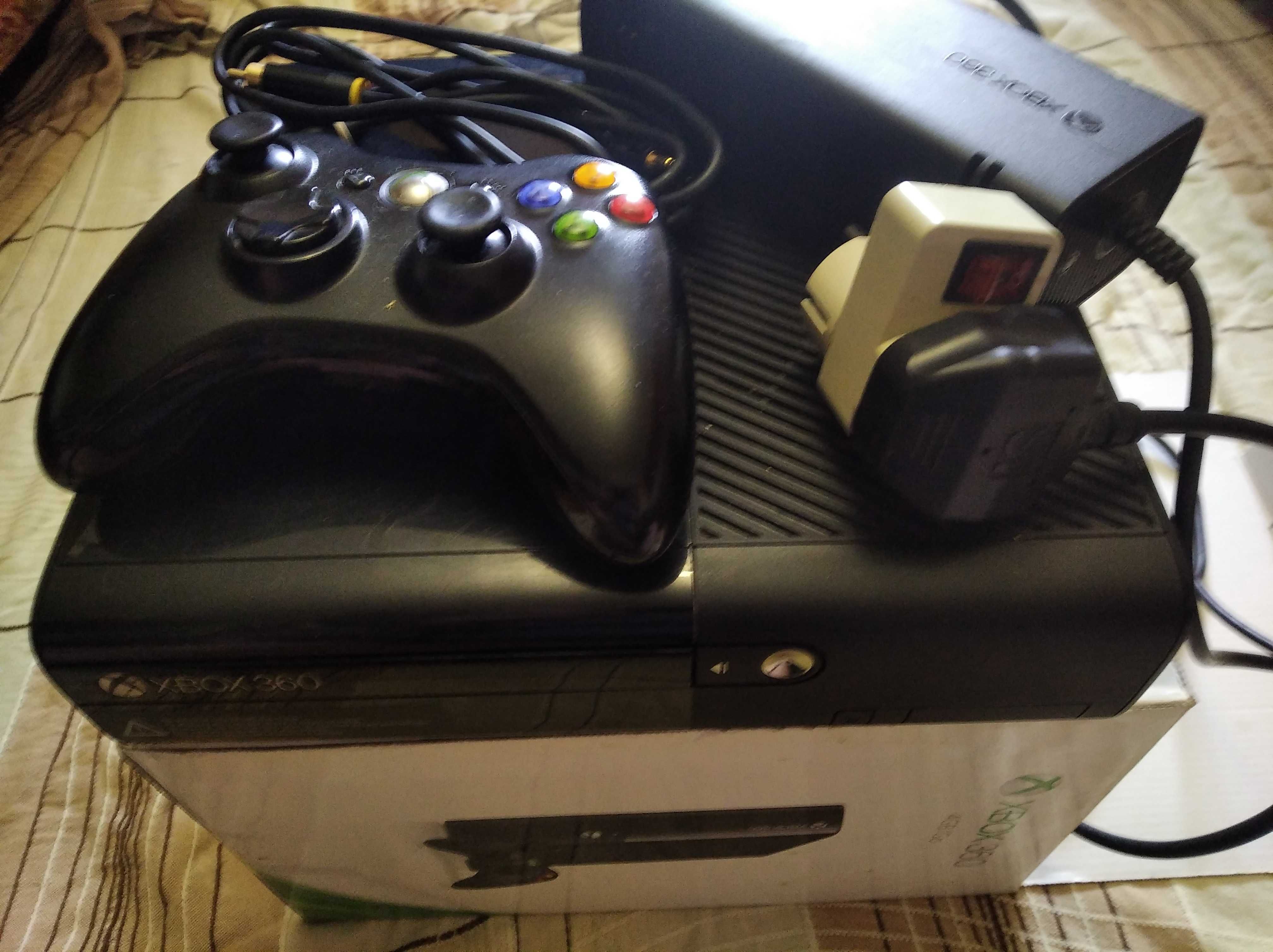 Ігрова приставка XBOX 360 E в неробочому стані