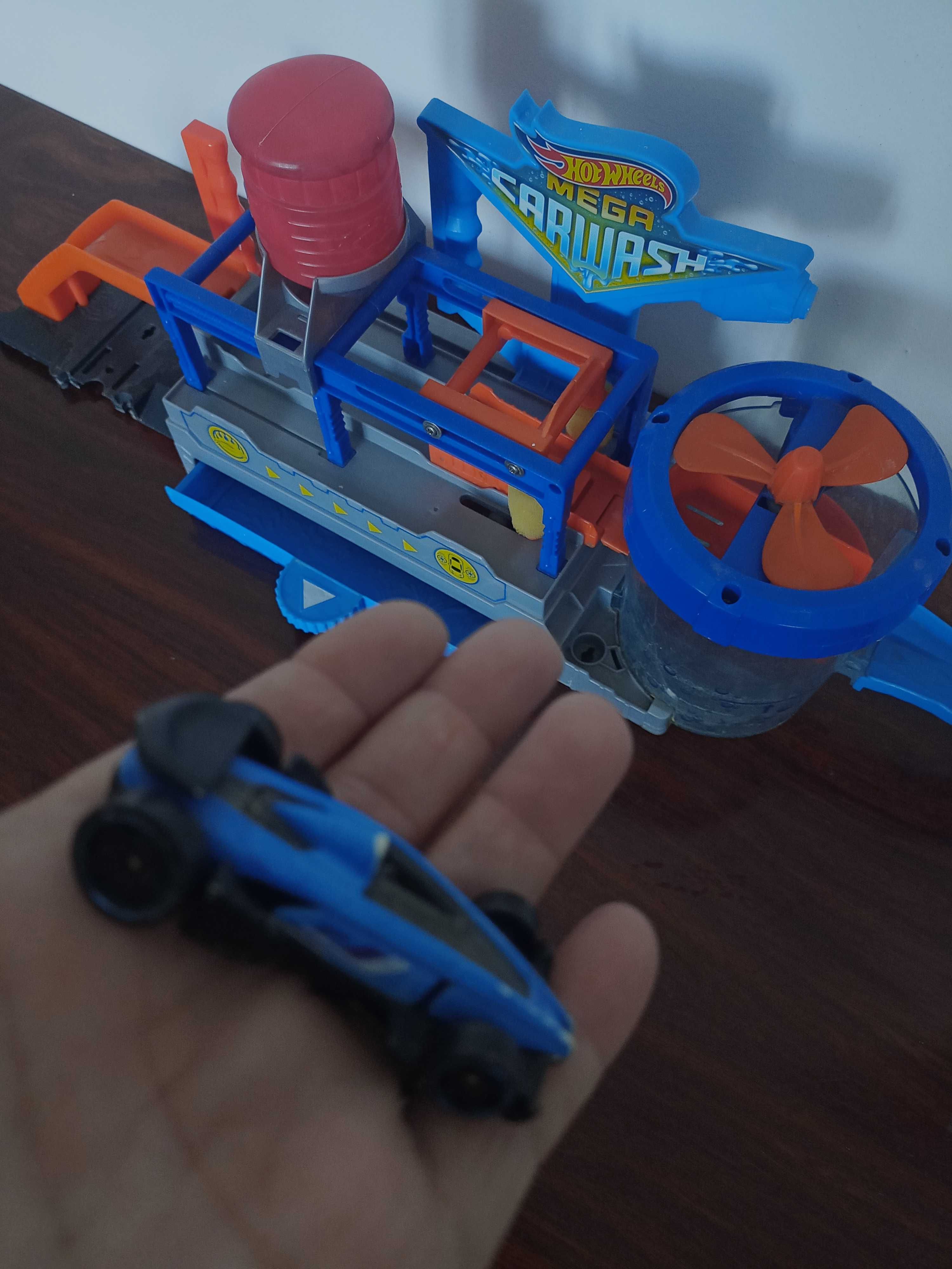 Myjnia samochodowa Hot Wheels shifters ...zmieniający kolor autko