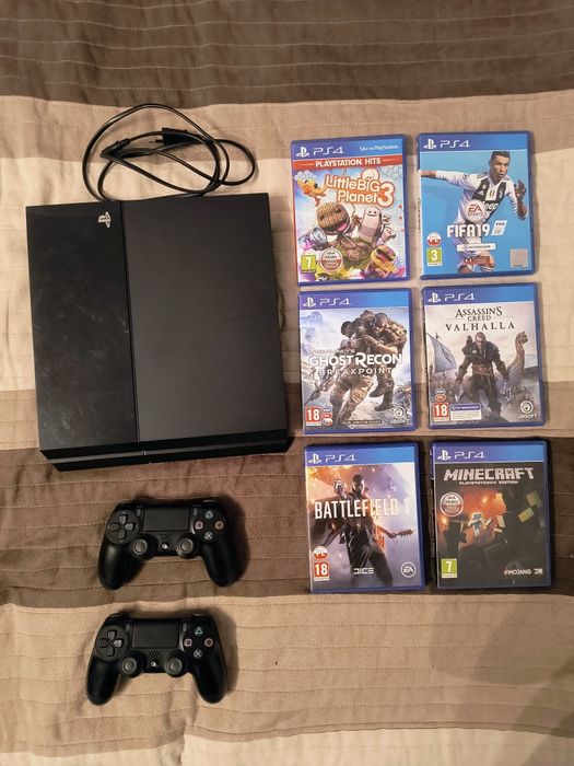 PlayStation 4 + 2 pady