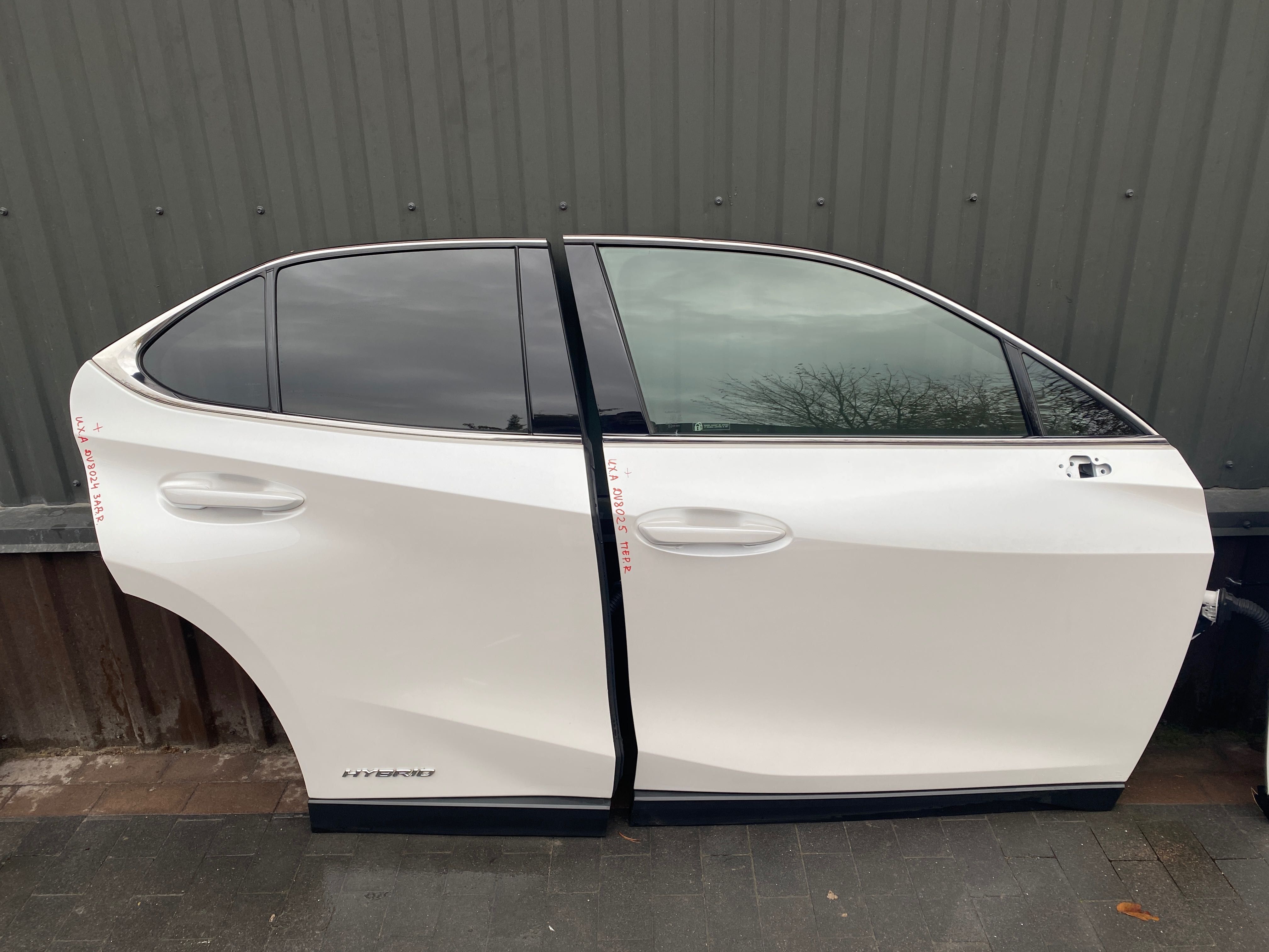 Lexus UX Двері передні Двері задні. Ціна договірна!