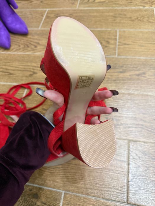 Босоножки на шнуровке