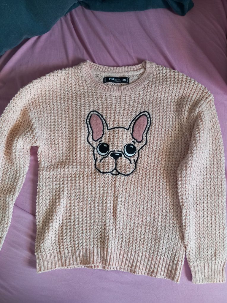 Sweter różowy z nadrukiem pies